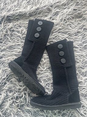 Knitted Black UGG boots Size USA 6. Good used condition.
